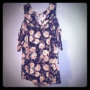 Flowy floral Torrid shirt with shoulder cut outs